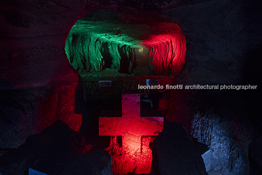 museo subterráneo monumental 180 metros/ catedral de sal yemail arquitectura