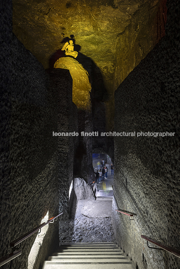museo subterráneo monumental 180 metros/ catedral de sal yemail arquitectura