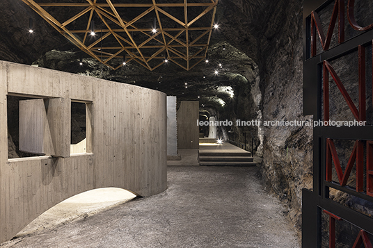 museo subterráneo monumental 180 metros/ catedral de sal yemail arquitectura