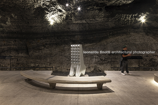 museo subterráneo monumental 180 metros/ catedral de sal yemail arquitectura