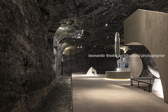 museo subterráneo monumental 180 metros/ catedral de sal yemail arquitectura
