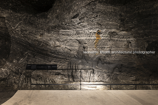 museo subterráneo monumental 180 metros/ catedral de sal yemail arquitectura