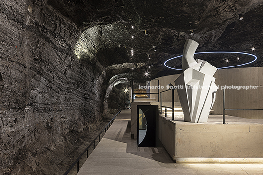 museo subterráneo monumental 180 metros/ catedral de sal yemail arquitectura