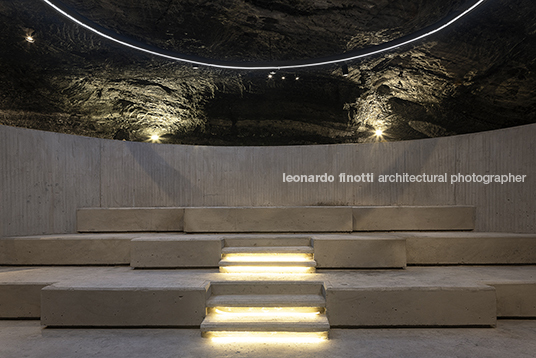 museo subterráneo monumental 180 metros/ catedral de sal yemail arquitectura