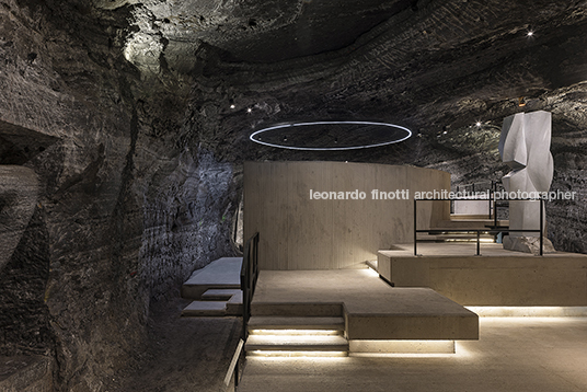 museo subterráneo monumental 180 metros/ catedral de sal yemail arquitectura
