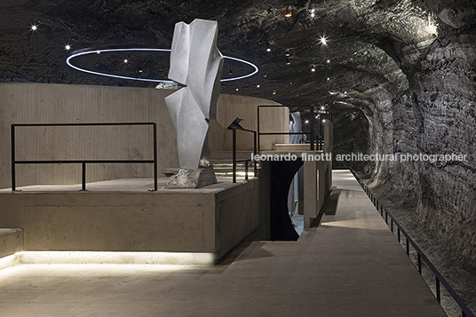 museo subterráneo monumental 180 metros/ catedral de sal yemail arquitectura