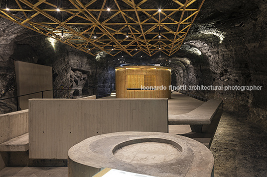 museo subterráneo monumental 180 metros/ catedral de sal yemail arquitectura