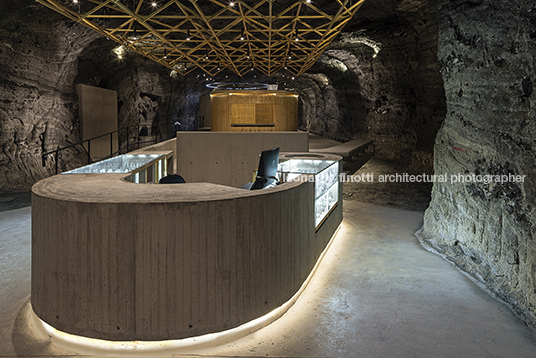 museo subterráneo monumental 180 metros/ catedral de sal yemail arquitectura