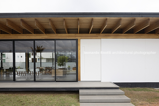 casa mlc jobim carlevaro arquitetos