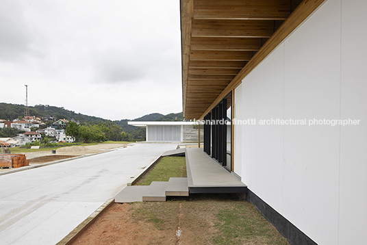 casa mlc jobim carlevaro arquitetos