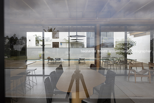 casa mlc jobim carlevaro arquitetos