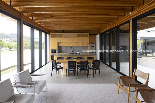casa mlc jobim carlevaro arquitetos