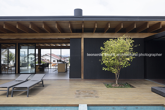 casa mlc jobim carlevaro arquitetos