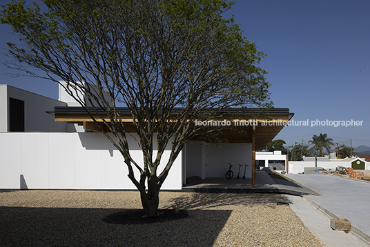 casa mlc jobim carlevaro arquitetos