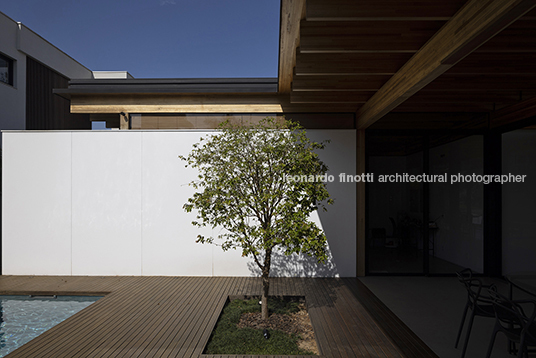casa mlc jobim carlevaro arquitetos
