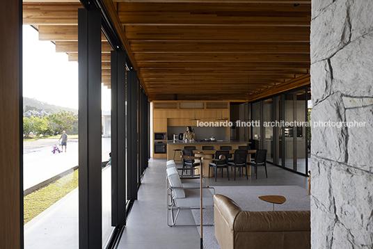 casa mlc jobim carlevaro arquitetos