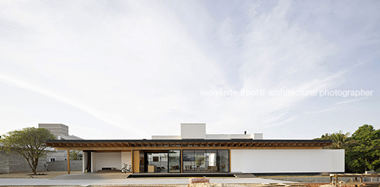 casa mlc jobim carlevaro arquitetos