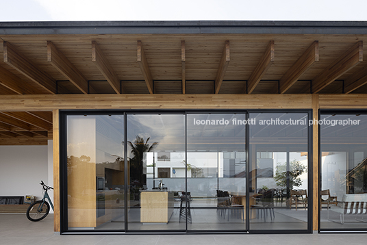 casa mlc jobim carlevaro arquitetos
