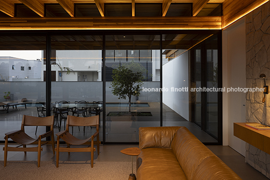 casa mlc jobim carlevaro arquitetos