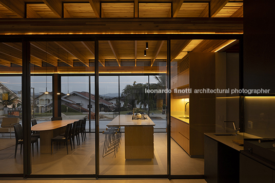 casa mlc jobim carlevaro arquitetos