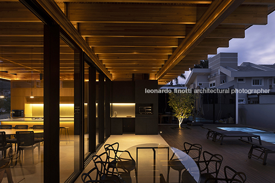 casa mlc jobim carlevaro arquitetos