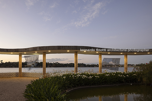 leonardo finotti trans:paisagem - casa do baile eder ribeiro