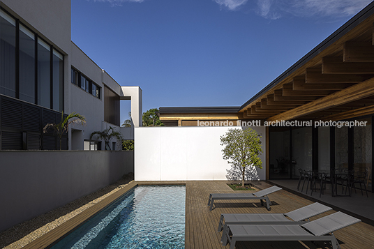 casa mlc jobim carlevaro arquitetos