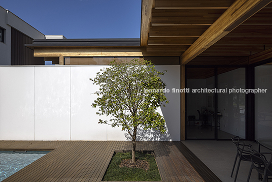 casa mlc jobim carlevaro arquitetos