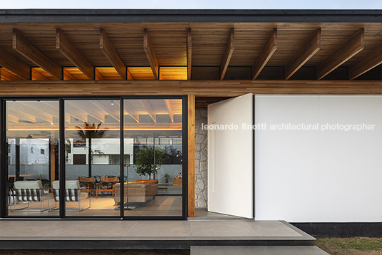 casa mlc jobim carlevaro arquitetos