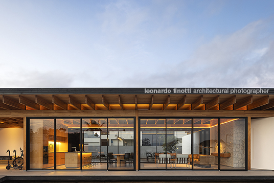 casa mlc jobim carlevaro arquitetos