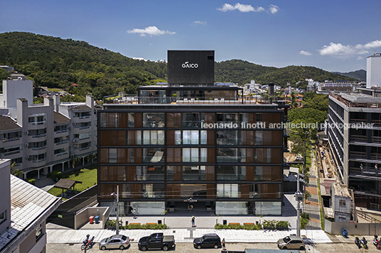 edifício pátio jurerê ark7 arquitetos