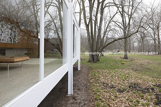 edith farnsworth house mies van der rohe