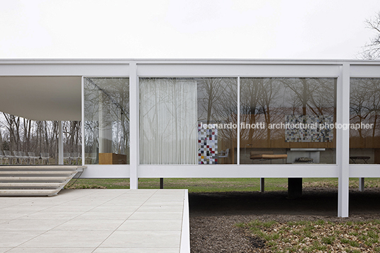 edith farnsworth house mies van der rohe