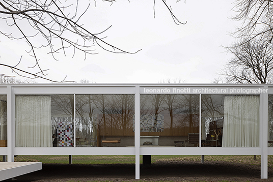 edith farnsworth house mies van der rohe