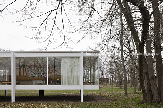 edith farnsworth house mies van der rohe
