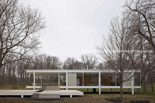 edith farnsworth house mies van der rohe