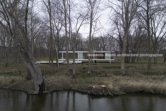 edith farnsworth house mies van der rohe