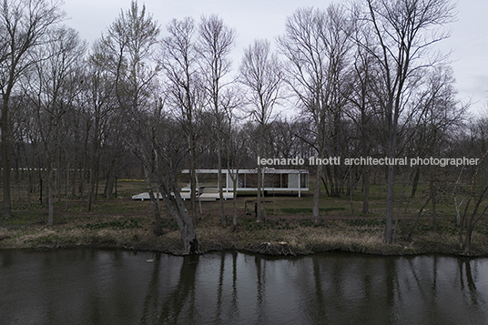 edith farnsworth house mies van der rohe