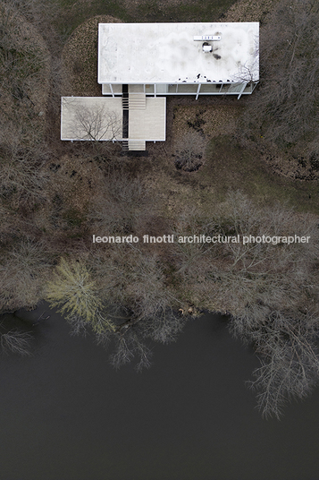 edith farnsworth house mies van der rohe