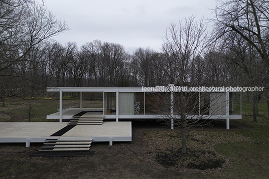 edith farnsworth house mies van der rohe