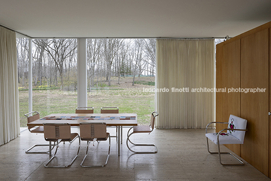 edith farnsworth house mies van der rohe