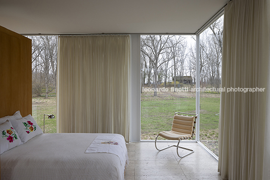edith farnsworth house mies van der rohe