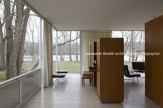 edith farnsworth house mies van der rohe