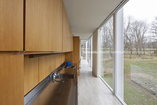 edith farnsworth house mies van der rohe