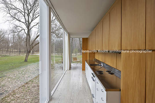 edith farnsworth house mies van der rohe
