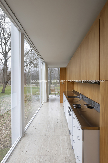 edith farnsworth house mies van der rohe