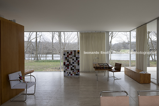 edith farnsworth house mies van der rohe