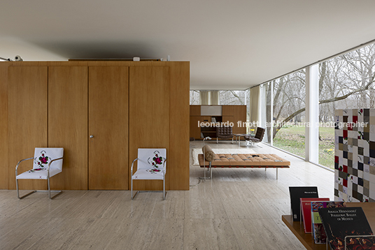 edith farnsworth house mies van der rohe