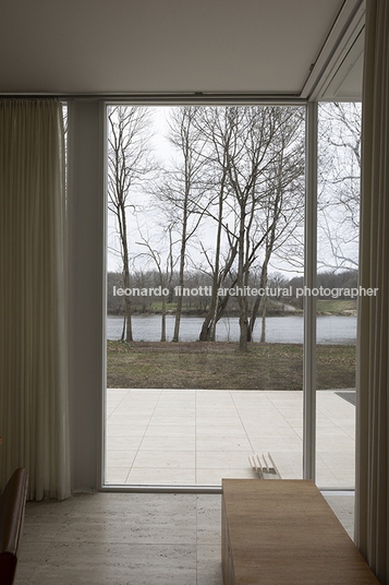 edith farnsworth house mies van der rohe