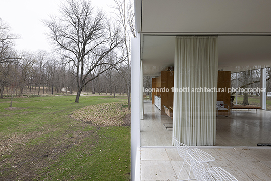 edith farnsworth house mies van der rohe